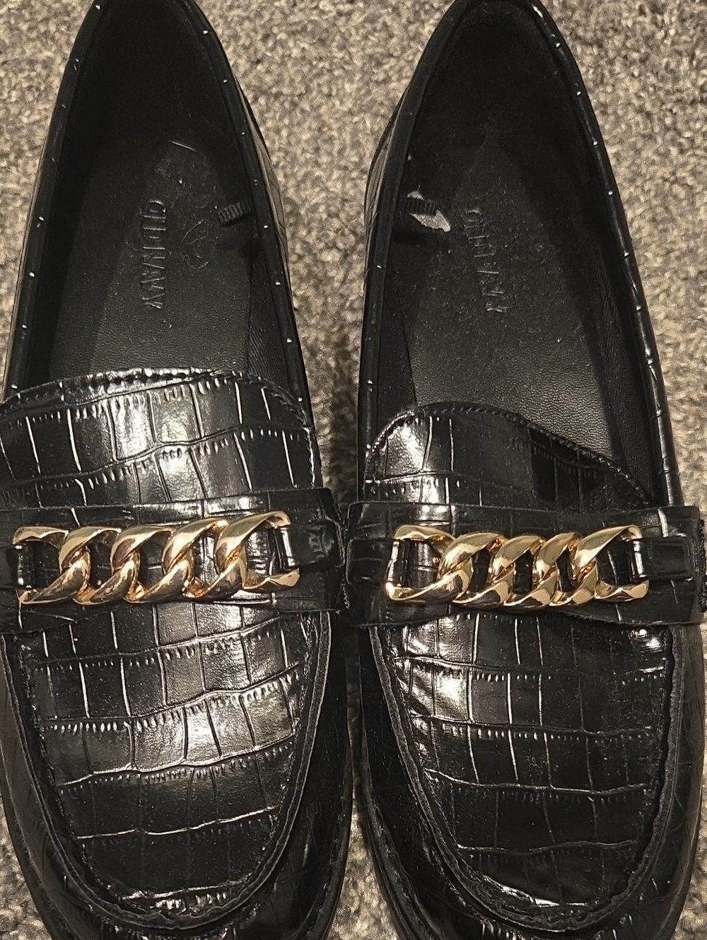 Black Croc-Embossed Men's Loafers with Gold Chain